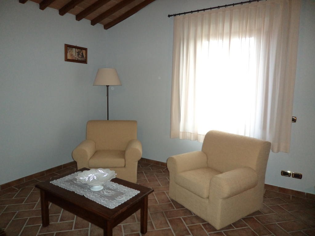 Agriturismo Collodi Guest House Montalcino Phòng bức ảnh