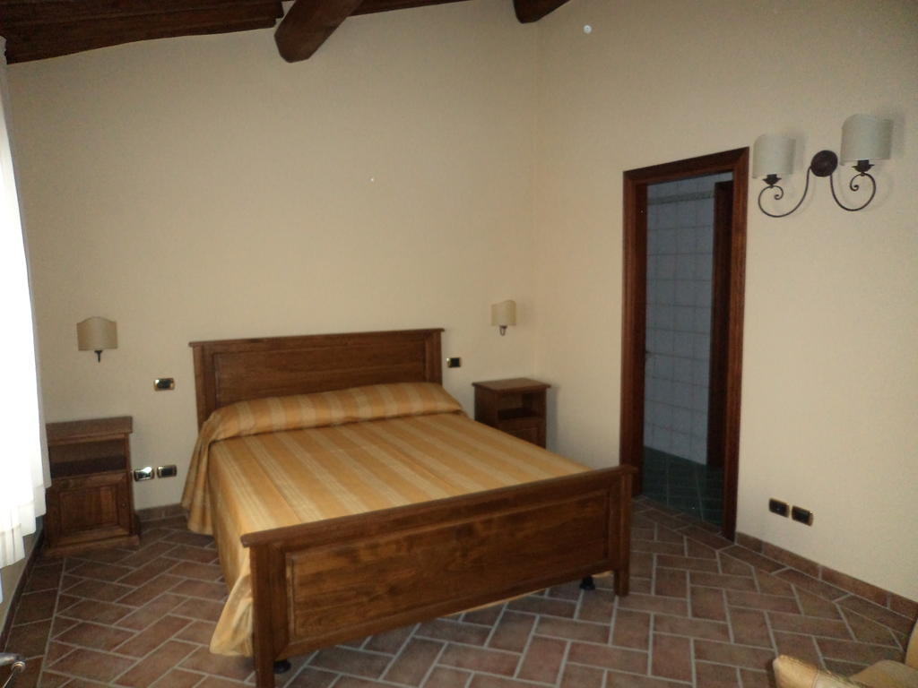 Agriturismo Collodi Guest House Montalcino Phòng bức ảnh